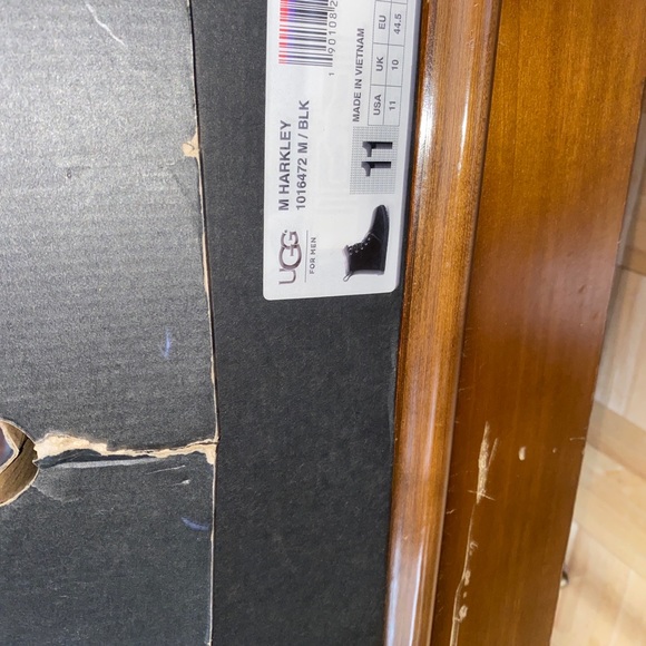 New Size 11 Black Harkley Chukka Ugg’s w/ gray fur